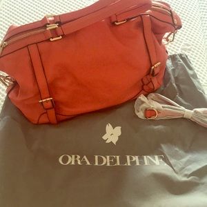 Handbag by Ora Delphne